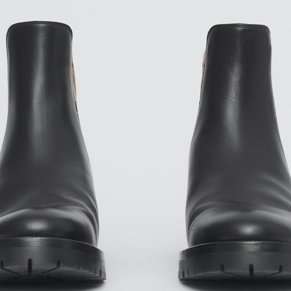 Burberry Ankle boots - Picture 2 of 2